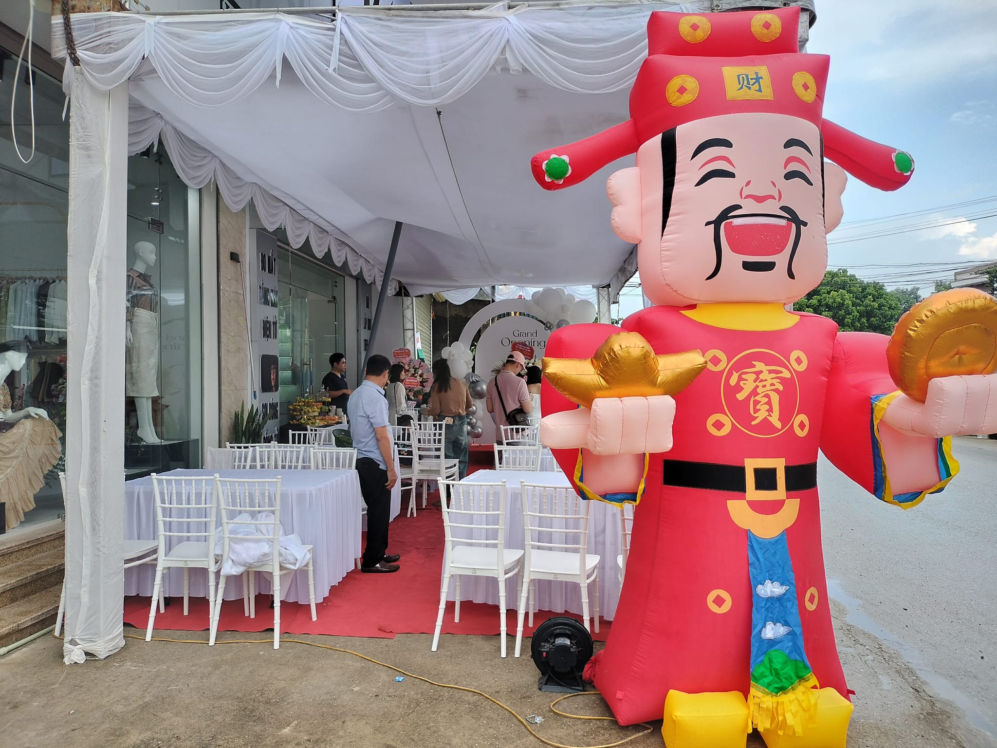 Tiệc cưới được tổ chức bởi công ty thương mại và dịch vụ Tân Việt